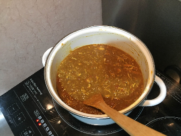 しっかり煮込んだカレーの鍋